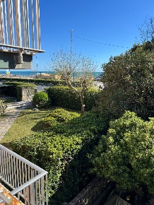 Foto Case semi ndipendenti a Sarzana Marinella di 104 m² con 5 locali