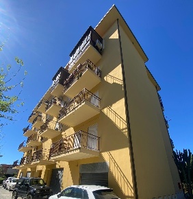Foto Appartamento in Viale Aldo Moro 15, Bova Marina di 142 m² con 5 locali