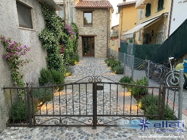 Foto Casa indipendente a Montignoso Capanne, Prato di 65 m² con 4 locali