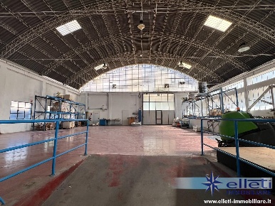 Foto Capannone industriale a Montignoso Zona Collinare Palatina di 1000 m²