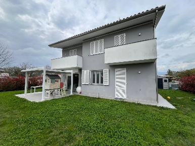 Foto Villa unifamiliare a Capannori Lammari - Lunata di 140 m² con 4 locali