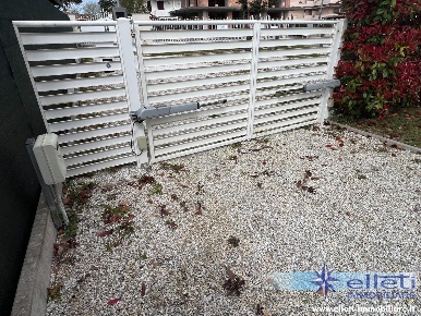 Foto Appartamento a Montignoso Cinquale di 90 m² con 6 locali in vendita