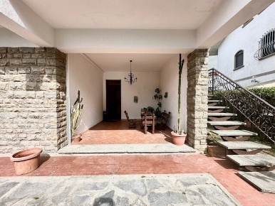 Foto Villa unifamiliare a Viareggio Terminetto - Migliarina di 290 m²