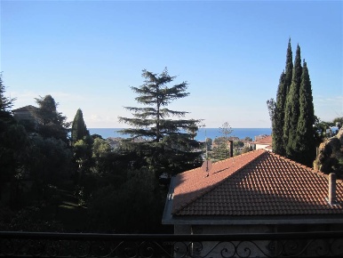 Foto Appartamento a Vallecrosia Centro di 86 m² con 4 locali in vendita