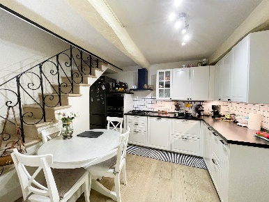 Foto Casa indipendente a Camaiore Camaiore Paese di 110 m² con 5 locali