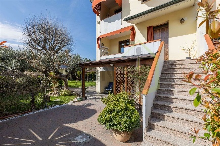 Foto Villa a schiera a Fusignano di 185 m² con 6 locali in vendita