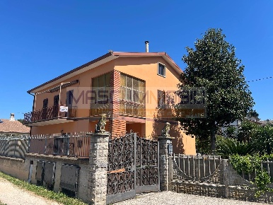 Foto Appartamento in Via Firenze, Fiano Romano di 115 m² con 4 locali