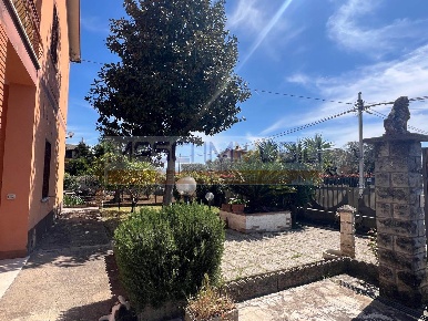 Foto Appartamento in Via Firenze, Fiano Romano di 115 m² con 4 locali