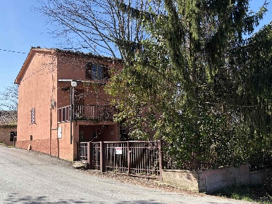 Foto Rustico a Camerino di 100 m² con 5 locali in vendita