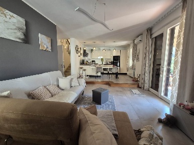 Foto Villa unifamiliare a Campiglia Marittima Venturina di 213 m²