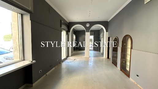 Foto Attività commerciale in Vie Ierone l'Etneo, Siracusa di 72 m²