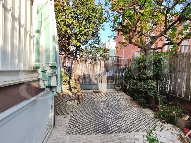 Foto Appartamento in De Ninno, Bari Poggiofranco di 110 m² con 4 locali