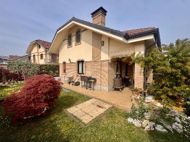 Foto Villa unifamiliare in Via Montebianco 60, Bruino di 220 m² in vendita