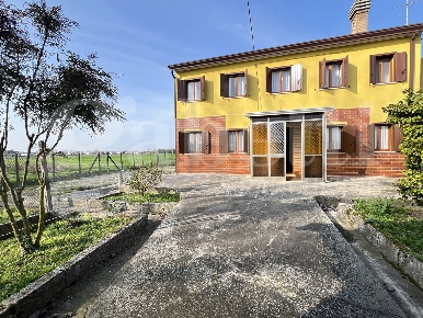Foto Villa singola a Correzzola di 139 m² con 4 locali in vendita