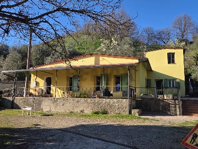 Foto Villa unifamiliare a Terranuova Bracciolini di 250 m² con 7 locali