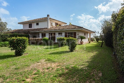 Foto Case semi ndipendenti a Pula di 263 m² con 5 locali in vendita