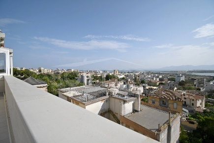 Foto Attico a Cagliari di 220 m² con 4 locali in affitto