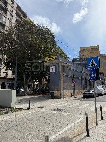 Foto Locale commerciale a Cagliari Stampace di 500 m² in affitto