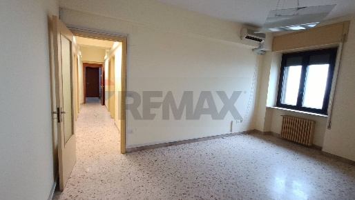 Foto Ufficio in Corso Sicilia 73, Enna Centro di 123 m² con 5 locali