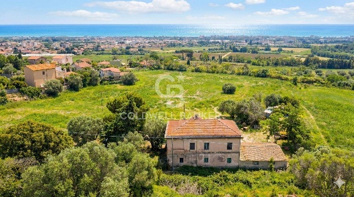 Foto Rustico in Via Valverde, Tarquinia Paese di 210 m² con 9 locali