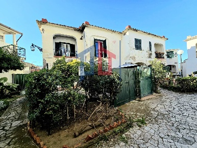 Foto Appartamento in IA SVEZIA 31, Pomezia di 68 m² con 3 locali in vendita