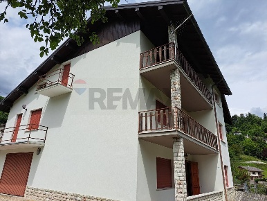 Foto Casa indipendente in Via Ronche 113, Lamon Rugna di 270 m² in vendita