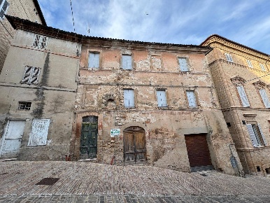 Foto Casa indipendente a Fermo Centro di 300 m² con 15 locali in vendita