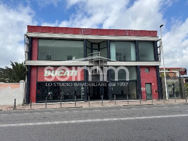 Foto Locale commerciale a Cagliari Monte Claro di 650 m² con 8 locali
