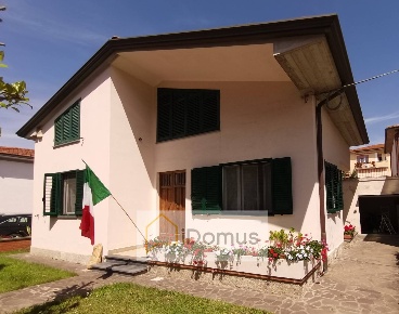 Foto Villa unifamiliare in via della repubblica, Cascina Centro di 120 m²