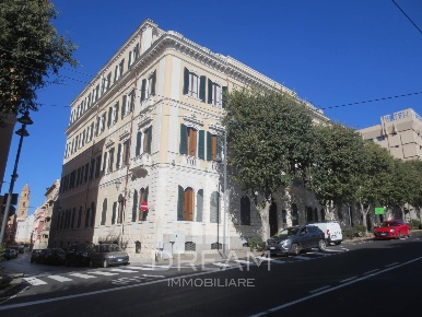 Foto Locale commerciale in Via Dei Pisani, Cagliari Marina di 150 m²