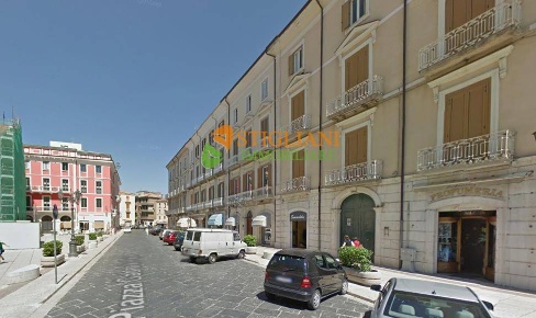 Foto Locale commerciale in Piazza Pepe, Campobasso Centro Storico di 75 m²