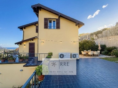 Foto Villa a schiera in strada Civezza - Poggi, Imperia Piani, Torrazza