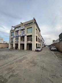 Foto Locale commerciale a Cagliari Marconi di 400 m² con 2 locali