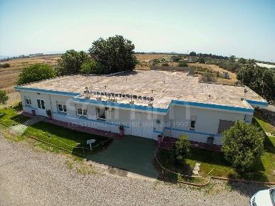 Foto Capannone industriale a Assemini di 400 m² con 14 locali in vendita