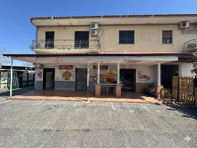 Foto Locale commerciale in via campana 240, Pozzuoli Via Campana, Cigliano