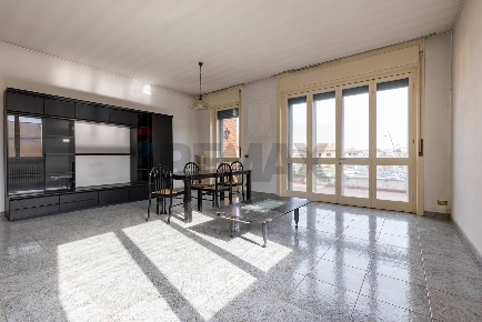 Foto Appartamento in via Leopardi 1, Lonate Pozzolo Centro di 150 m²