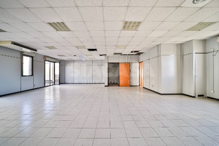 Foto Negozio a Pozzuolo Martesana di 148 m² con 1 locali in vendita