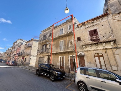 Foto Casa indipendente in Via Generale Scrofani 48, Ragusa Centro di 193 m²