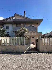 Foto Case semi ndipendenti a Cagliari Genneruxi di 230 m² con 7 locali