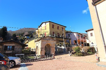 Foto Appartamento in VIA ROMA 60, Cuasso al Monte Centro di 217 m²