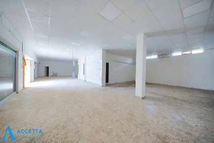 Foto Locale commerciale in Corso Vittorio Emanuele II 11, Taranto di 190 m²