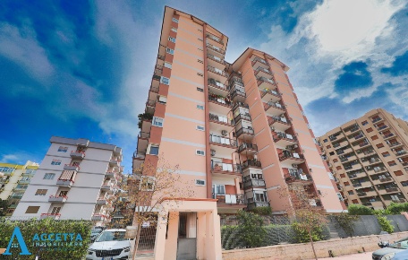 Foto Appartamento in Via Lago Trasimeno 5, Taranto Italia - Montegranaro