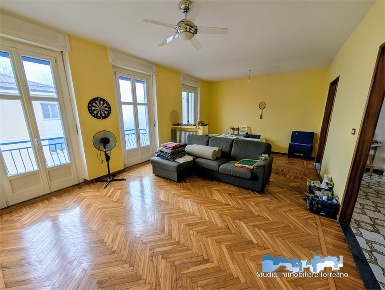 Foto Appartamento a Ivrea di 105 m² con 4 locali in vendita