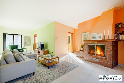 Foto Appartamento a Cassano delle Murge Centro di 158 m² con 4 locali