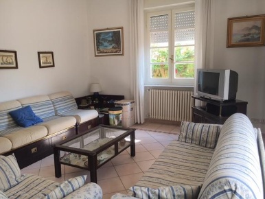 Foto Villa unifamiliare a Camaiore Lido di Camaiore di 200 m² con 7 locali