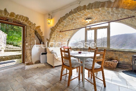 Foto Casale a Villa Basilica di 550 m² con 21 locali in vendita