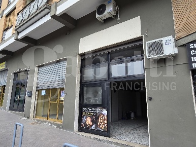 Foto Negozio in Viale dei Bizantini 39, Catanzaro Sala di 51 m² in vendita