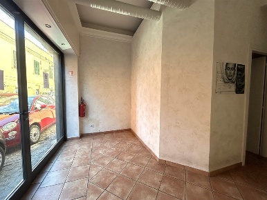 Foto Negozio in Via Sant'Ambrogio, Albano Laziale Centro Storico di 50 m²