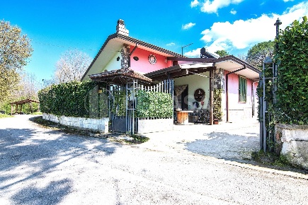 Foto Villa unifamiliare in Via Curti 8, Grottolella di 100 m² con 6 locali