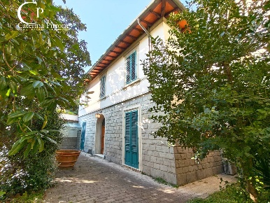 Foto Casa indipendente in via San Zanobi 10, Firenze di 150 m² con 5 locali